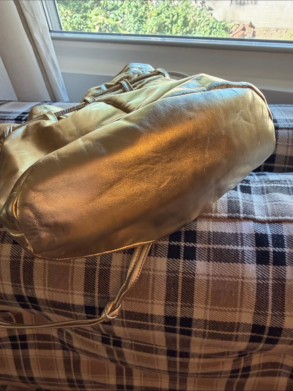 Source Unknown Gold Metallic Drawstring Mini Bucket Bag - Picture 4 of 4